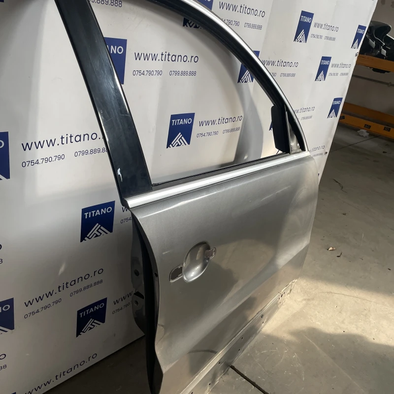 Usa dreapta fata / Volkswagen Tiguan 5N facelift 2012 / Caroserie, oglinzi si faruri