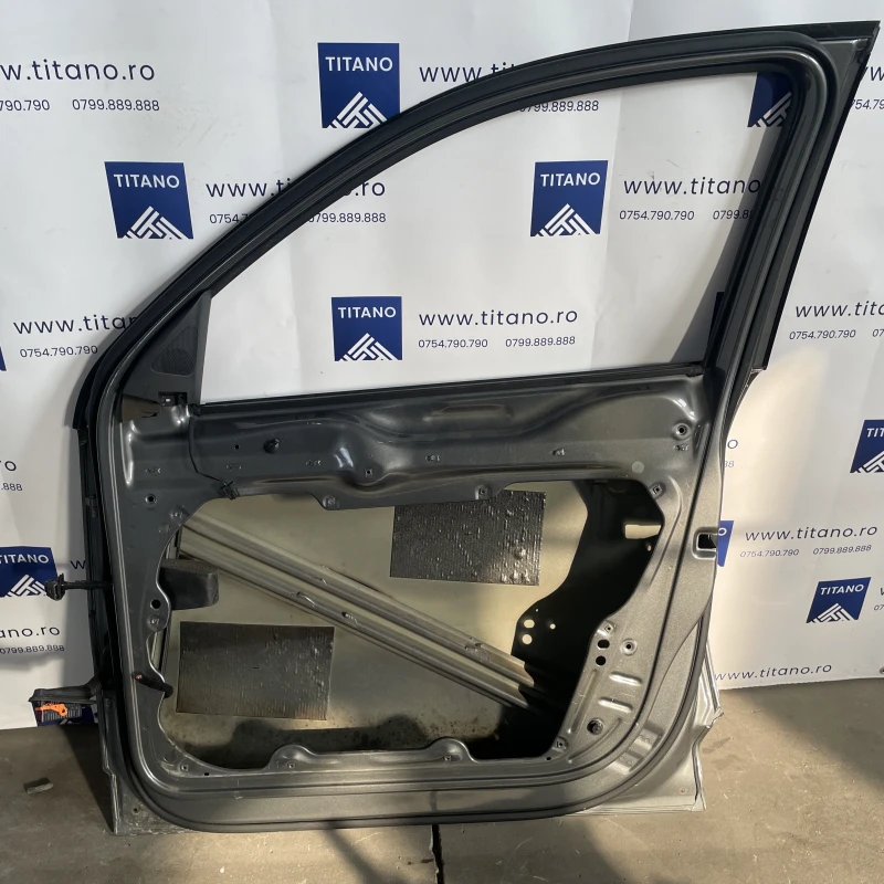 Usa dreapta fata / Volkswagen Tiguan 5N facelift 2012 / Caroserie, oglinzi si faruri