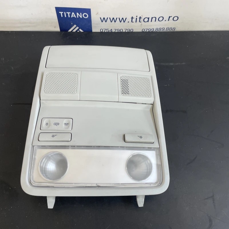 Lampa plafon / Volkswagen Tiguan 5N facelift 2012 / Interior