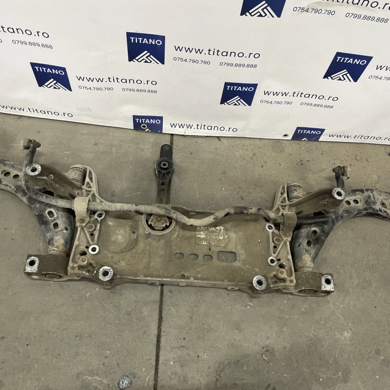 Punte fata jug suport motor / Volkswagen Tiguan 5N facelift 2012 / Directie si suspensie