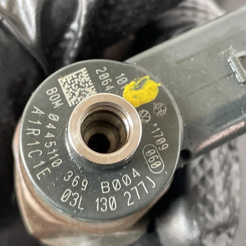 Injector / Volkswagen Golf MK6 2011 / Motor, racire si evacuare