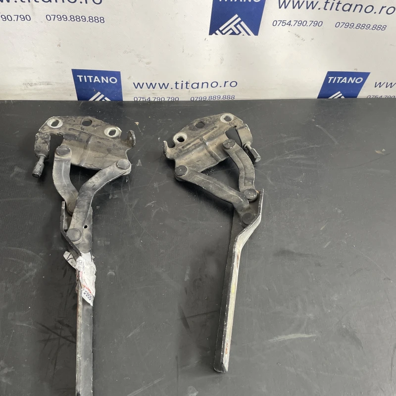 Balamale capota / Volkswagen Passat B7 2013 / Caroserie, oglinzi si faruri