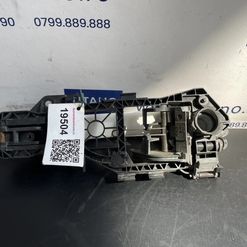 Maner usa stanga spate / Volkswagen Passat B7 2012 / Caroserie, oglinzi si faruri