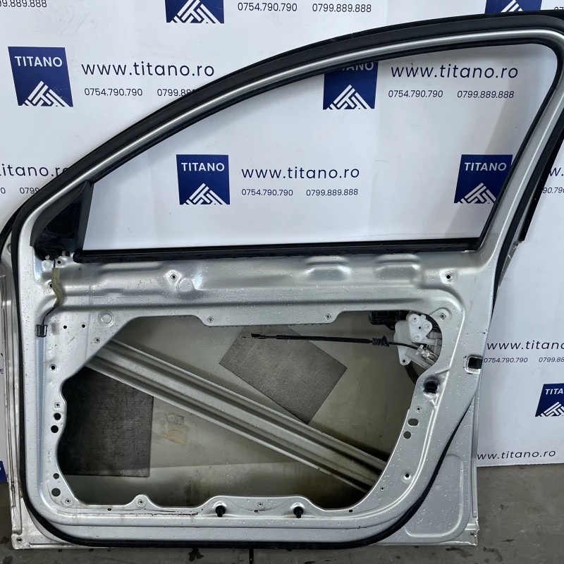 Usa dreapta fata / Volkswagen Passat B7 2011 / Caroserie, oglinzi si faruri