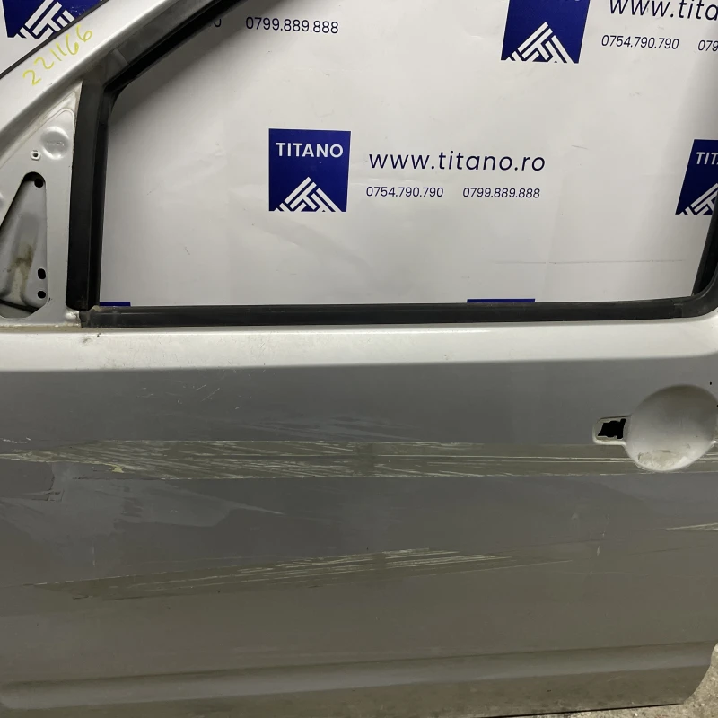 Usa stanga fata / Nissan Navara D40 2006 / Caroserie, oglinzi si faruri
