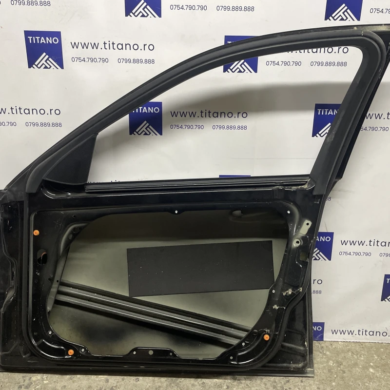 Usa dreapta fata / Mercedes-Benz C Class W204 2011 / Caroserie, oglinzi si faruri