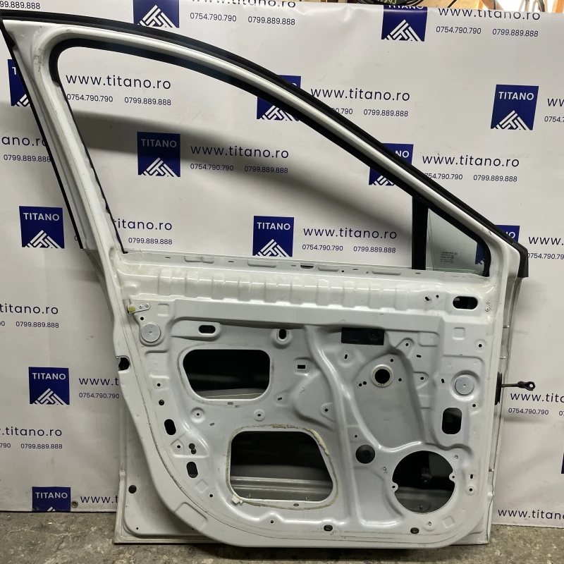 Usa stanga fata / Renault Scenic III 2011 / Caroserie, oglinzi si faruri