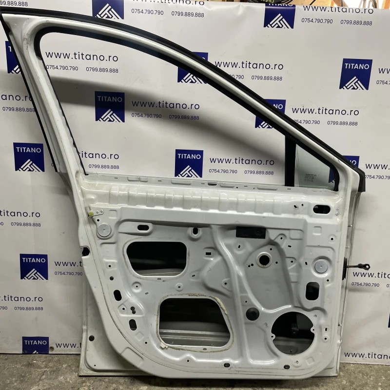 Usa stanga fata / Renault Scenic III 2011 / Caroserie, oglinzi si faruri