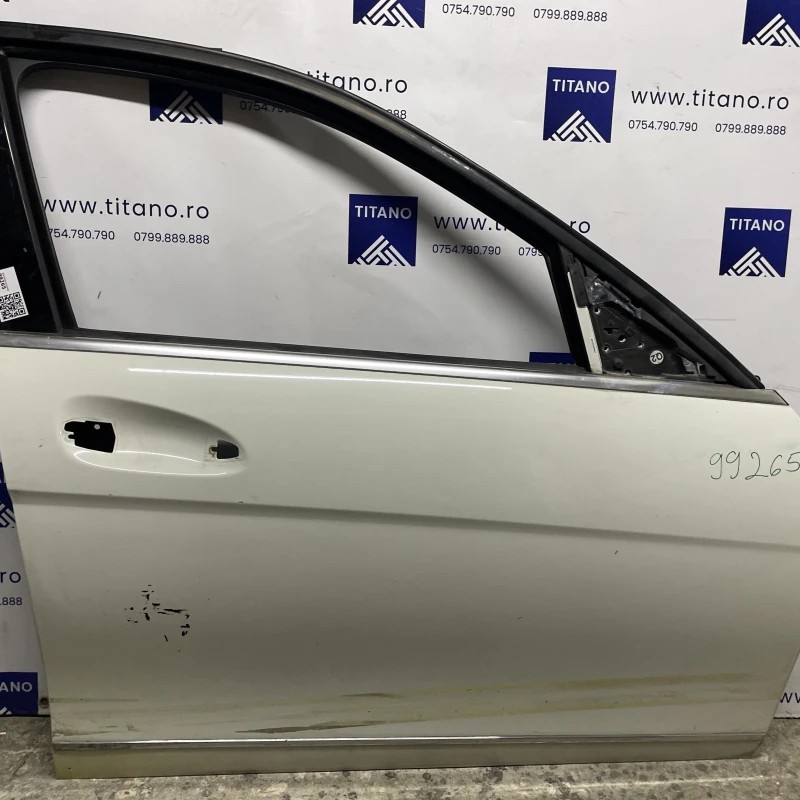 Usa dreapta fata / Mercedes-Benz C Class W204 2010 / Caroserie, oglinzi si faruri