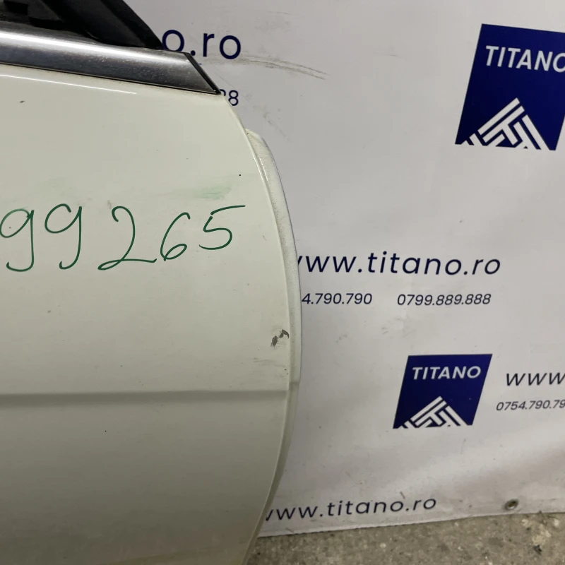 Usa dreapta fata / Mercedes-Benz C Class W204 2010 / Caroserie, oglinzi si faruri