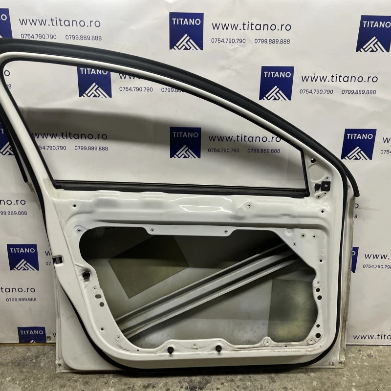 Usa stanga fata / Volkswagen Passat B7 2013 / Caroserie, oglinzi si faruri