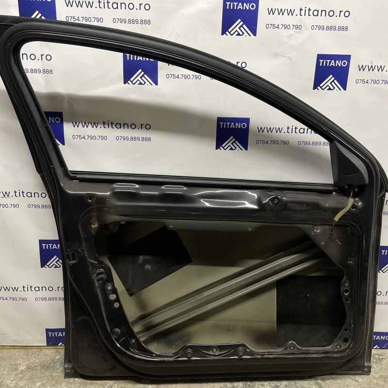 Usa stanga fata / Volkswagen Passat B7 2013 / Caroserie, oglinzi si faruri