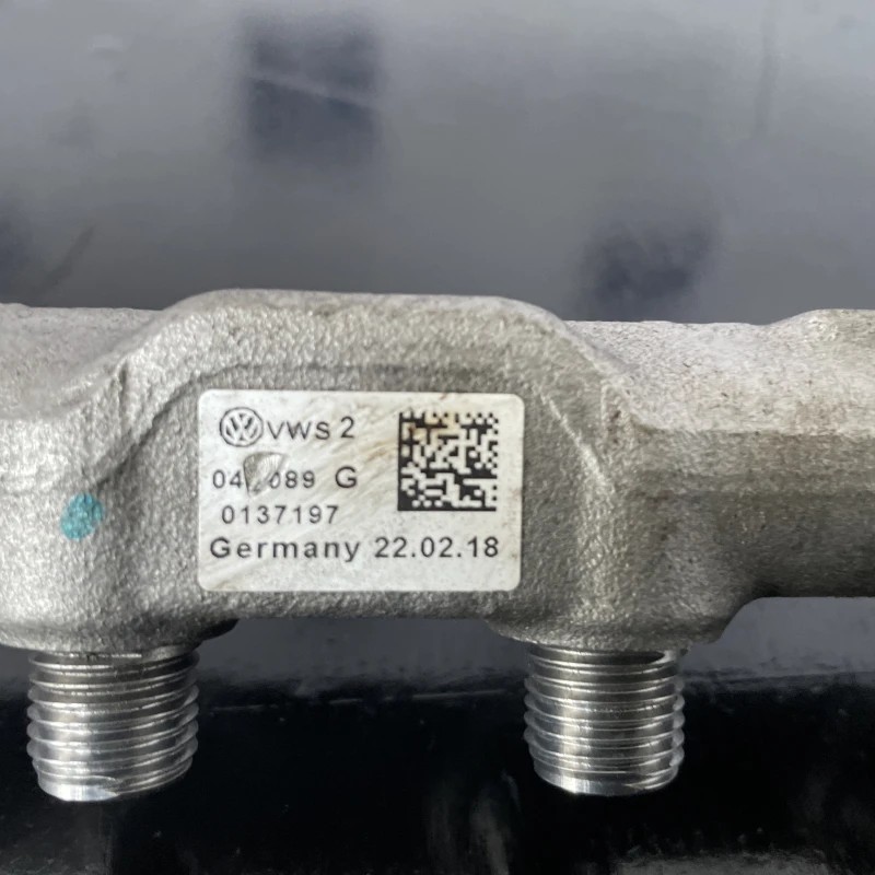 Rampa injectoare cu senzor / Audi A4 B8 2017 / Motor, racire si evacuare