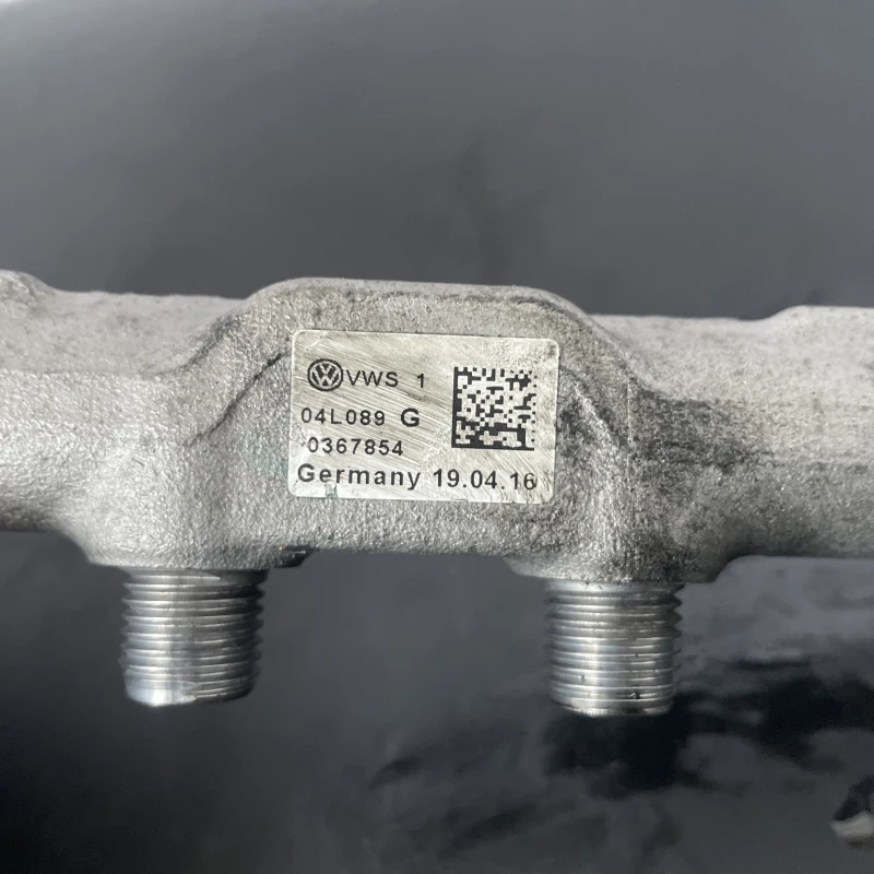 Rampa injectoare cu senzor / Audi A4 B8 2017 / Motor, racire si evacuare