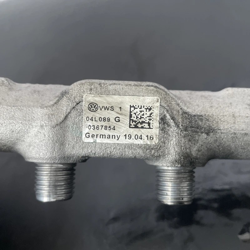 Rampa injectoare cu senzor / Audi A4 B8 2017 / Motor, racire si evacuare