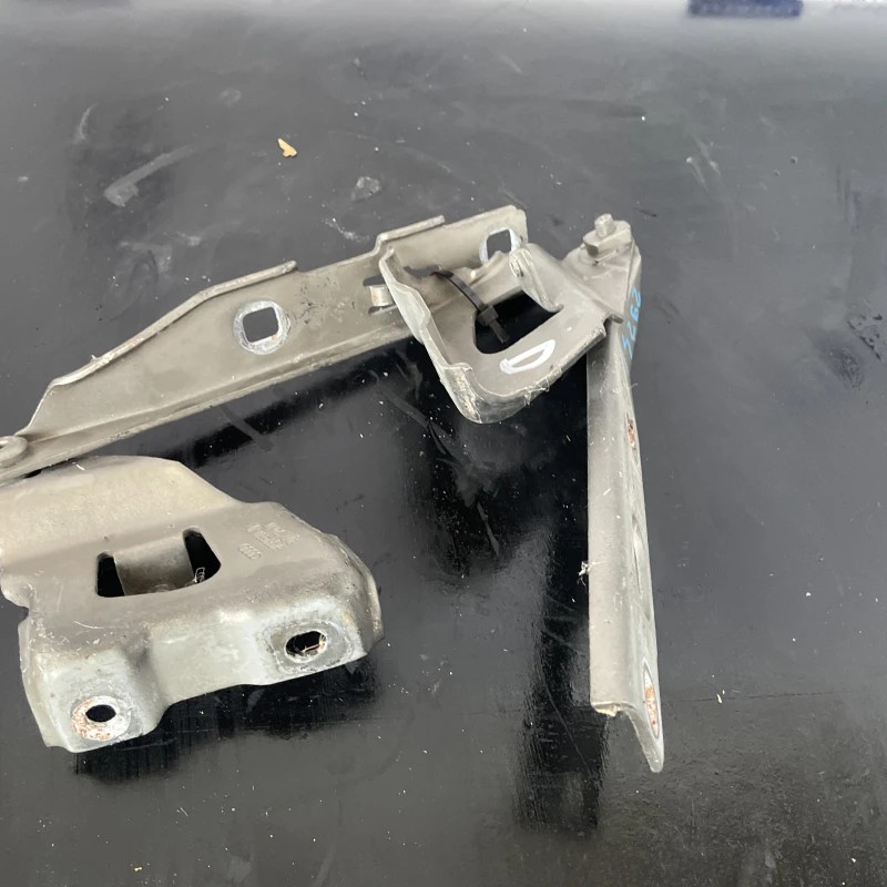 Balamale capota / Audi A4 B8 2011 / Caroserie, oglinzi si faruri