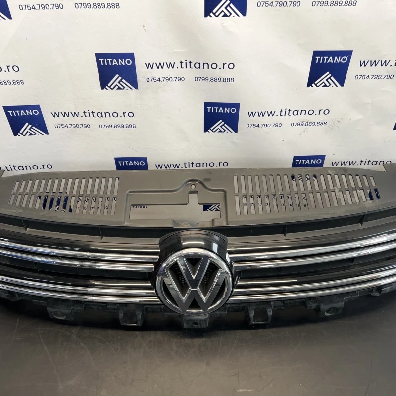 Grila radiator cu emblema / Volkswagen Tiguan 5N facelift 2012 / Caroserie, oglinzi si faruri