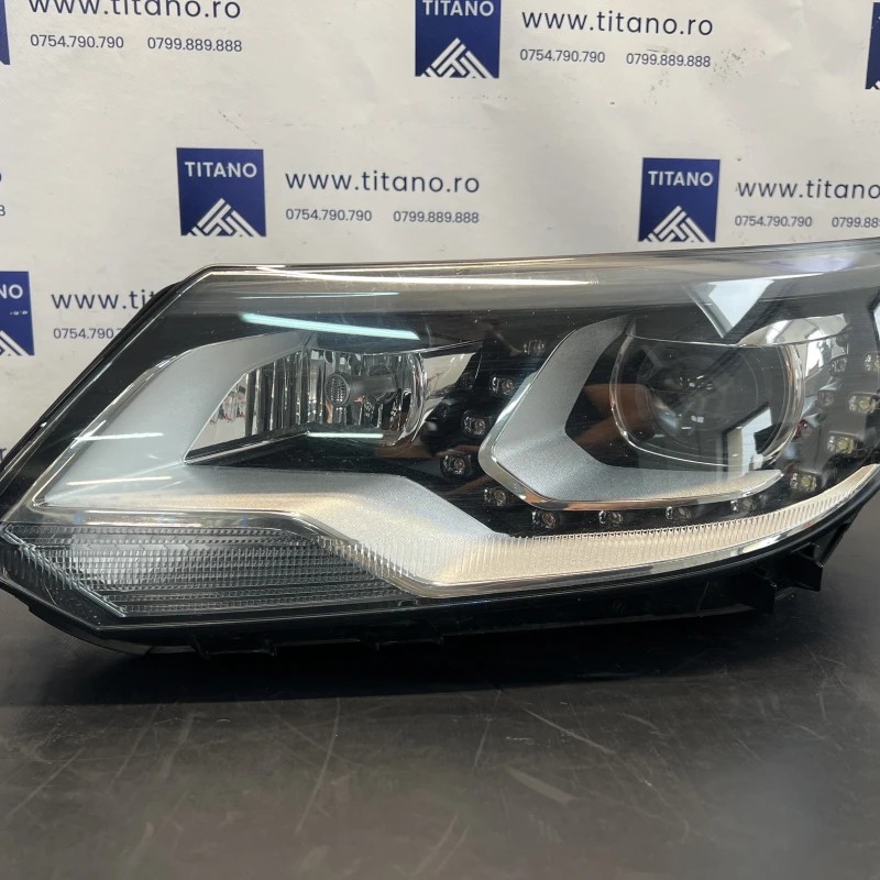 Far stanga xenon / Volkswagen Tiguan 5N facelift 2012 / Caroserie, oglinzi si faruri