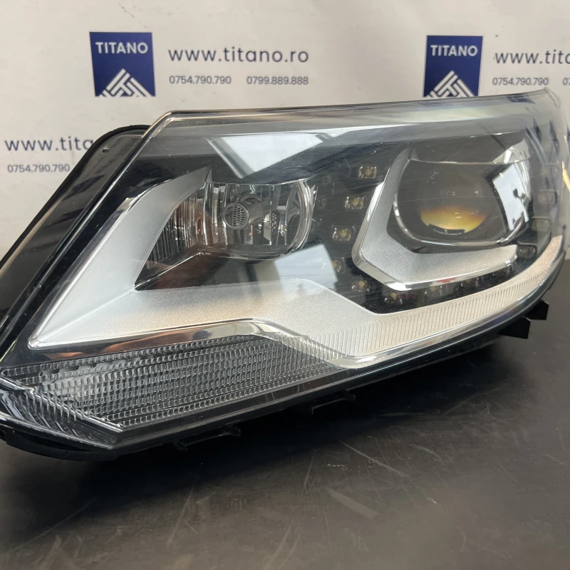 Far stanga xenon / Volkswagen Tiguan 5N facelift 2012 / Caroserie, oglinzi si faruri