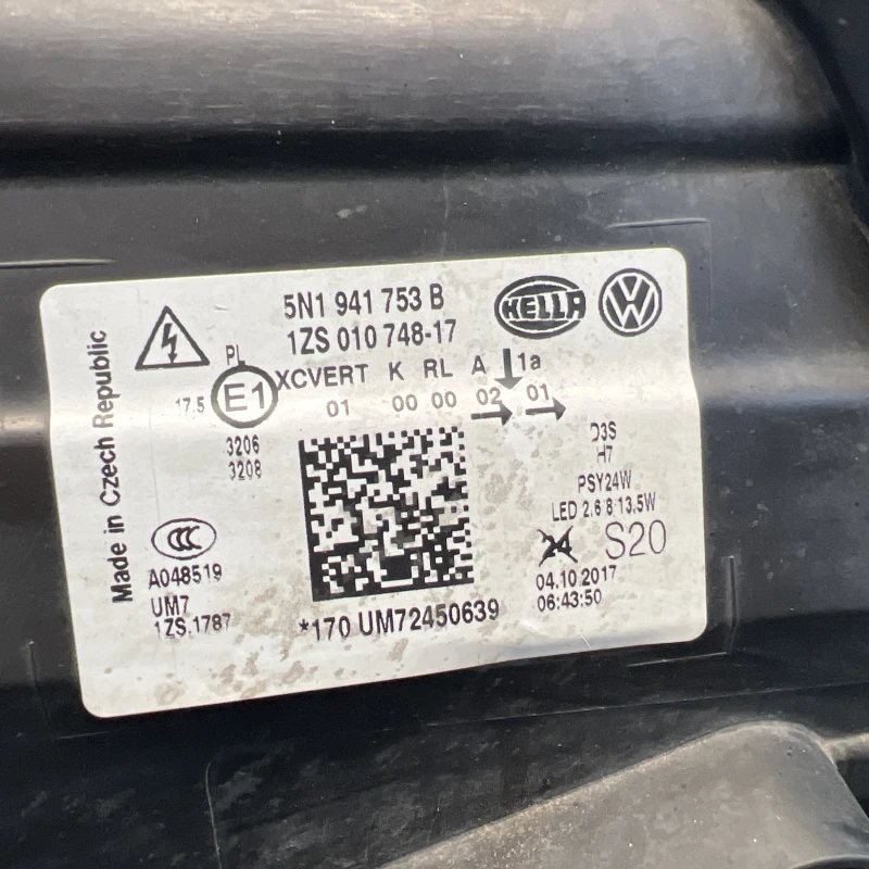 Far stanga xenon / Volkswagen Tiguan 5N facelift 2012 / Caroserie, oglinzi si faruri