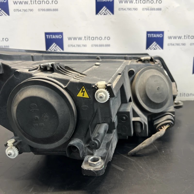 Far stanga xenon / Volkswagen Tiguan 5N facelift 2012 / Caroserie, oglinzi si faruri