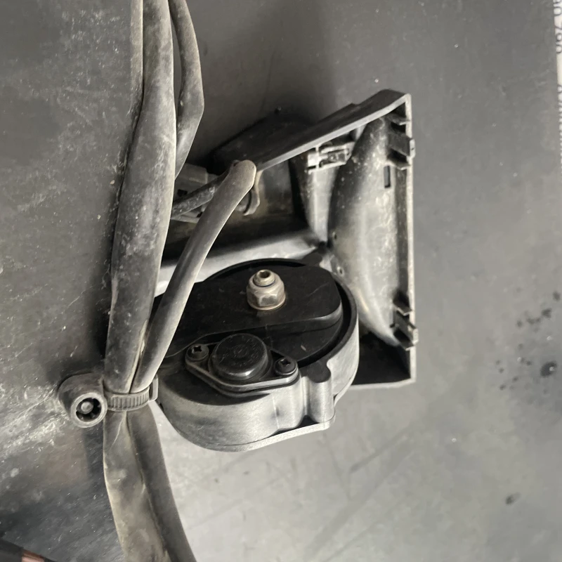 Carlig remorcare electric / Volkswagen Tiguan 5N facelift 2012 / Caroserie, oglinzi si faruri