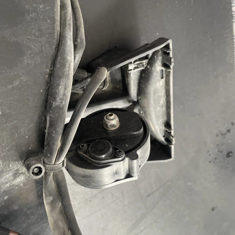 Carlig remorcare electric / Volkswagen Tiguan 5N facelift 2012 / Caroserie, oglinzi si faruri