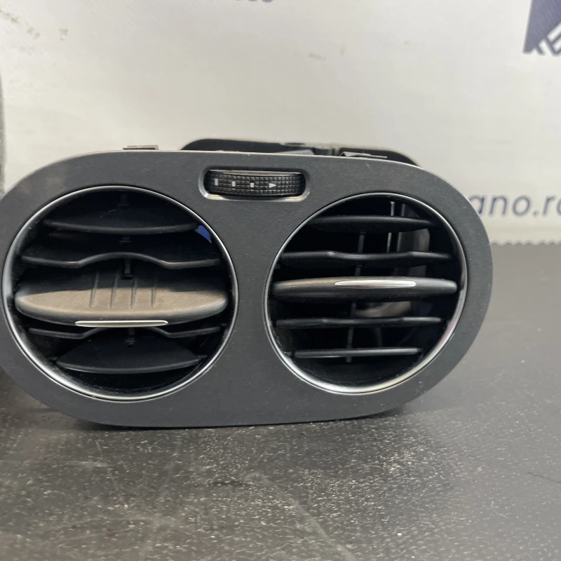 Grila aer bord / Volkswagen Tiguan 5N facelift 2012 / Interior