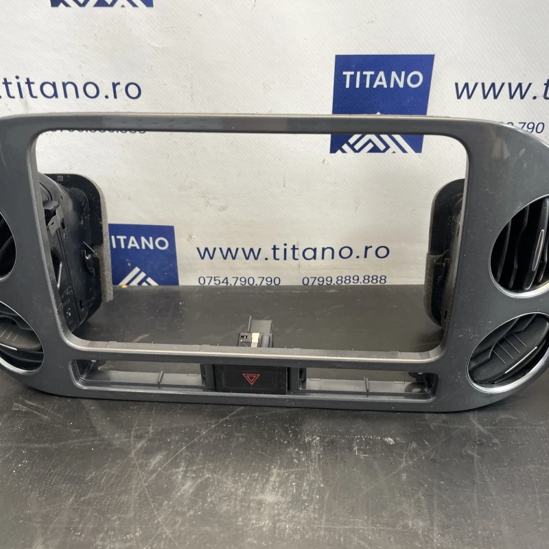 Grila aer bord / Volkswagen Tiguan 5N facelift 2012 / Interior
