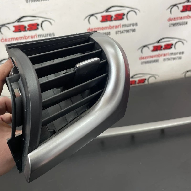 Grila aer bord / Toyota Hilux AN120 2018 / Interior