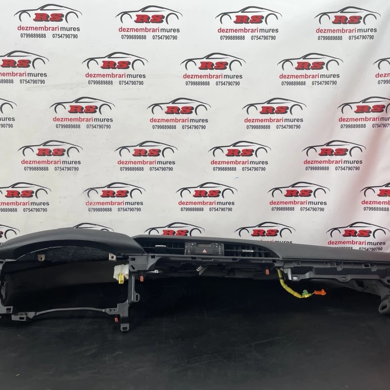 Plansa bord / Toyota Hilux AN120 2018 / Interior