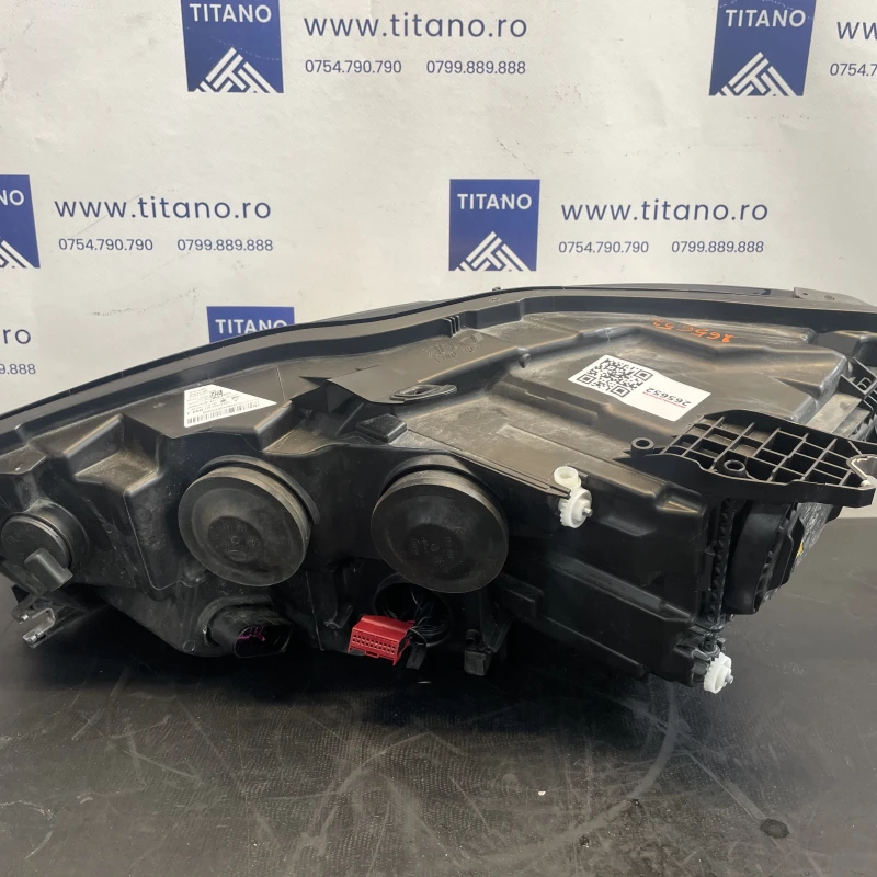 Far dreapta xenon / Audi A6 Allroad C7 2013 / Caroserie, oglinzi si faruri
