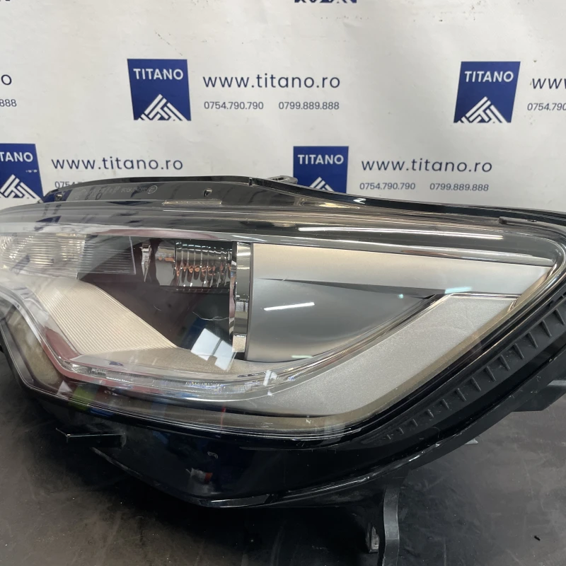 Far stanga xenon / Audi A6 Allroad C7 2013 / Caroserie, oglinzi si faruri