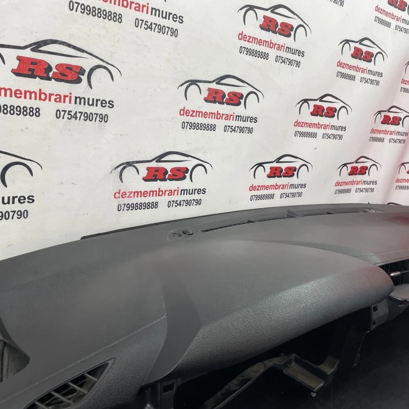 Plansa bord / Toyota Hilux AN120 2018 / Interior
