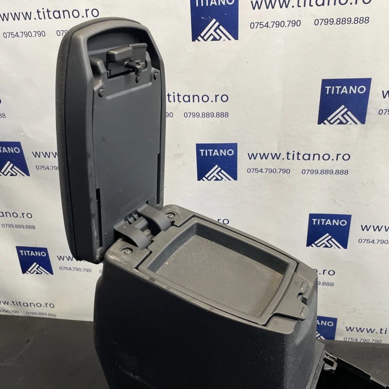 Cotiera centrala / Toyota Auris E180 2014 / Interior