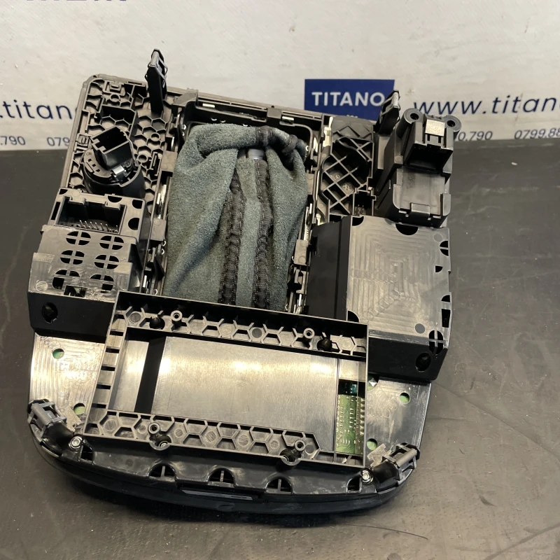 Consola centrala / Audi A6 Allroad C7 2013 / Interior