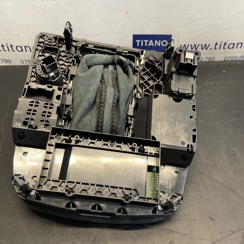Consola centrala / Audi A6 Allroad C7 2013 / Interior