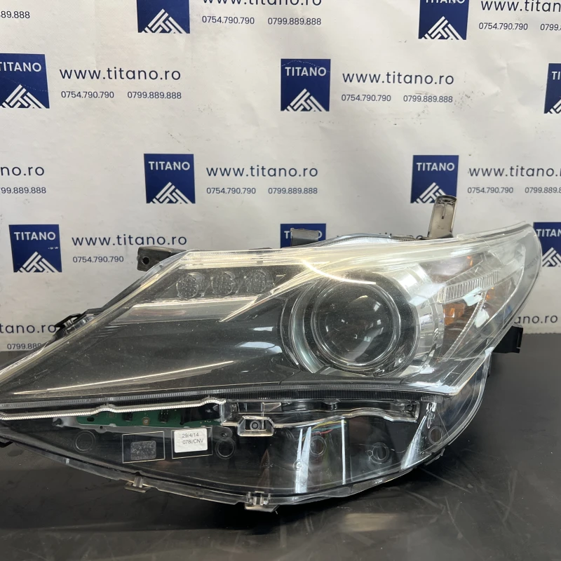 Far stanga xenon / Toyota Auris E180 2014 / Caroserie, oglinzi si faruri