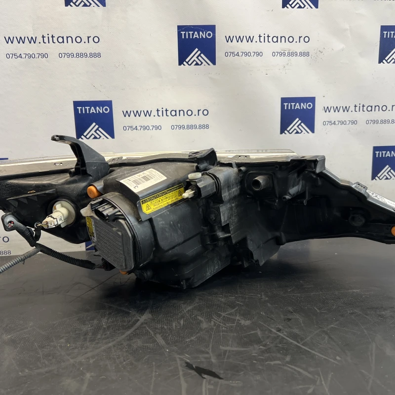 Far stanga xenon / Toyota Auris E180 2014 / Caroserie, oglinzi si faruri