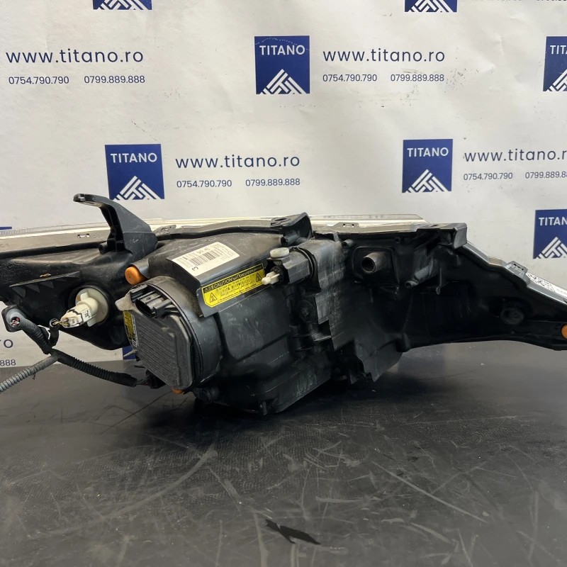 Far stanga xenon / Toyota Auris E180 2014 / Caroserie, oglinzi si faruri
