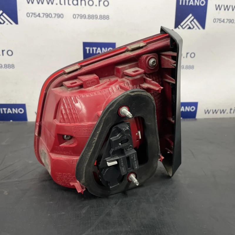 Stop stanga haion / Volkswagen Tiguan 5N facelift 2012 / Caroserie, oglinzi si faruri