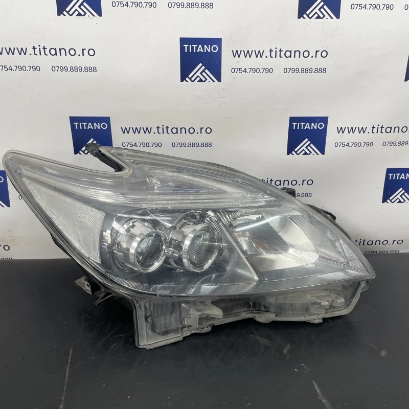Far dreapta led / Toyota Prius Prius 3 2012 / Caroserie, oglinzi si faruri