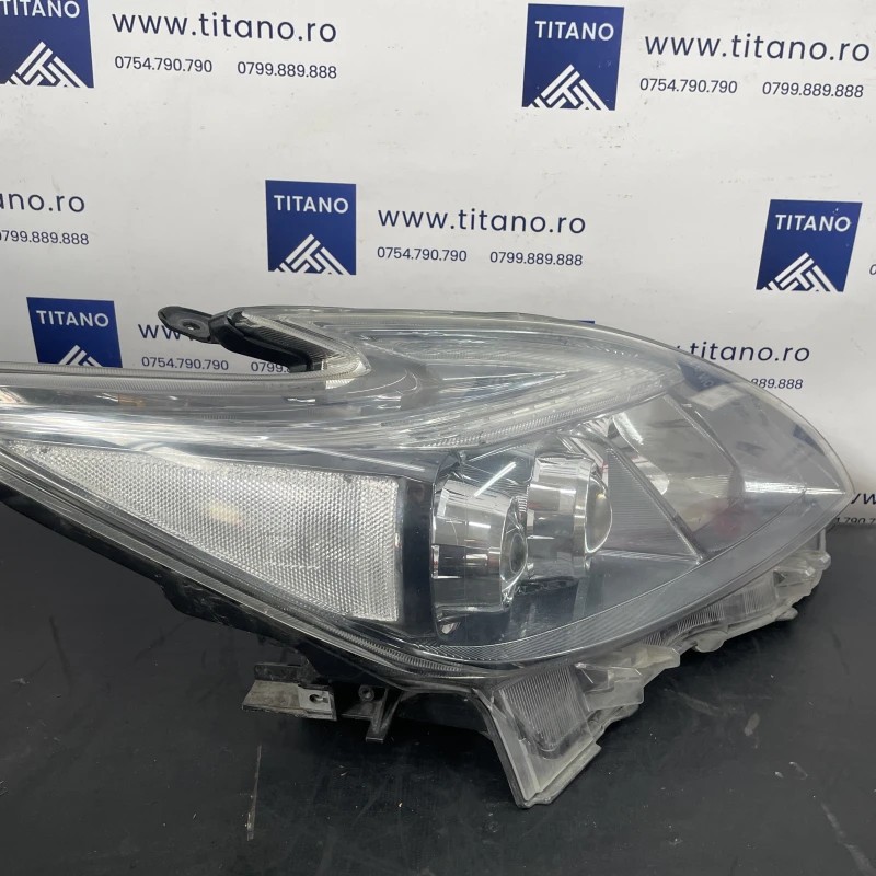 Far dreapta led / Toyota Prius Prius 3 2012 / Caroserie, oglinzi si faruri