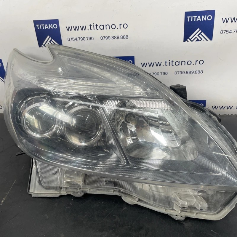 Far dreapta led / Toyota Prius Prius 3 2012 / Caroserie, oglinzi si faruri