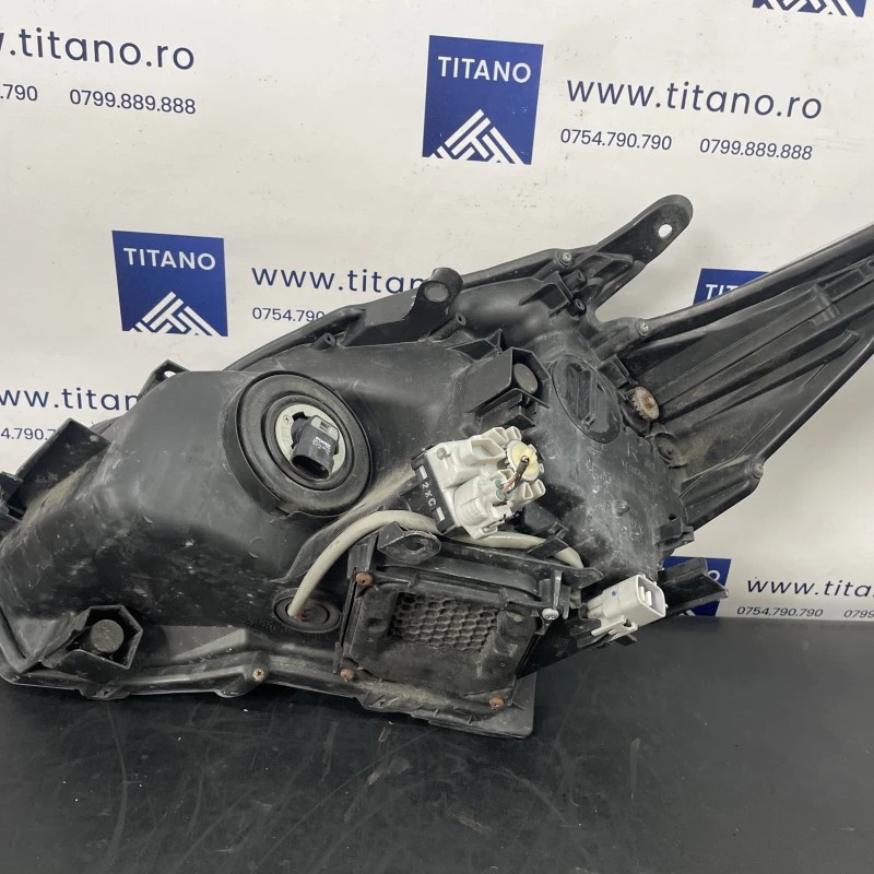 Far dreapta led / Toyota Prius Prius 3 2012 / Caroserie, oglinzi si faruri