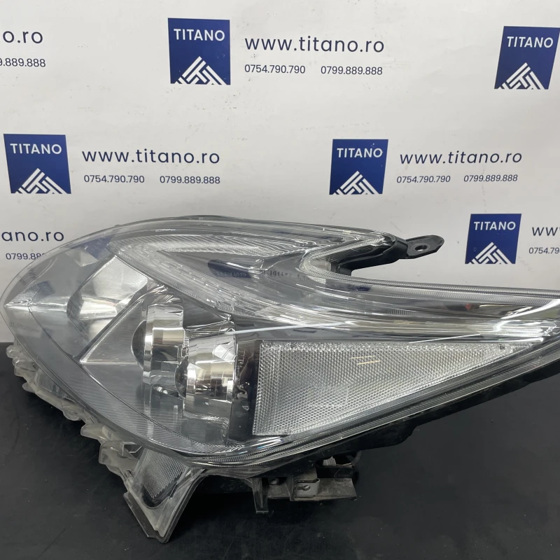 Far stanga led / Toyota Prius Prius 3 2012 / Caroserie, oglinzi si faruri