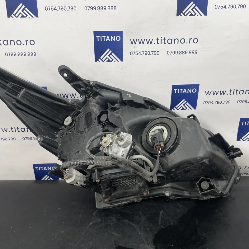 Far stanga led / Toyota Prius Prius 3 2012 / Caroserie, oglinzi si faruri