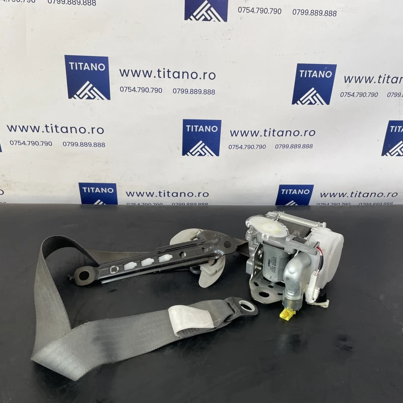 Centura stanga fata Toyota Prius Prius 3 2012