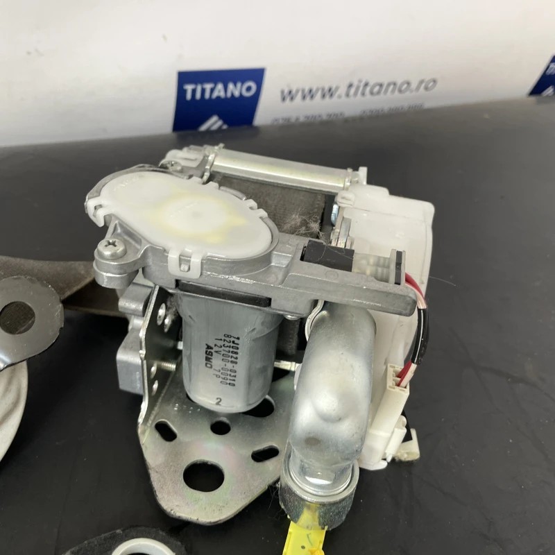 Centura stanga fata / Toyota Prius Prius 3 2012 / Interior