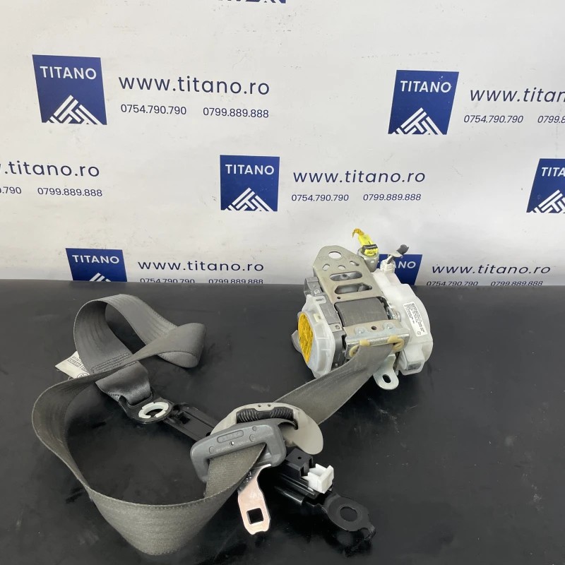 Centura dreapta fata / Toyota Prius Prius 3 2012 / Interior
